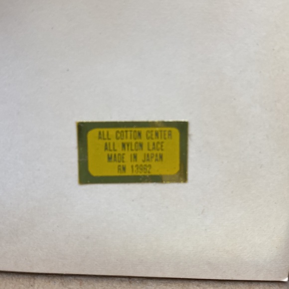 Boxed Set of 3 Vintage Cotton Handkerchiefs with Nylon Lace Trim - Picture 3 of 3